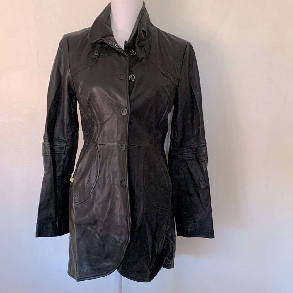 Genuine leather jacket size small it lost color on one side picture attached